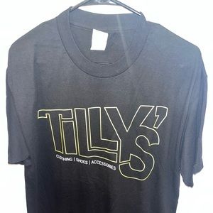 Black and yellow Tilly’s T-shirt